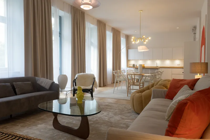 Elegant and Spacious 4-Room Family Apartment with Two Balconies and Two Bathrooms — photo 1
